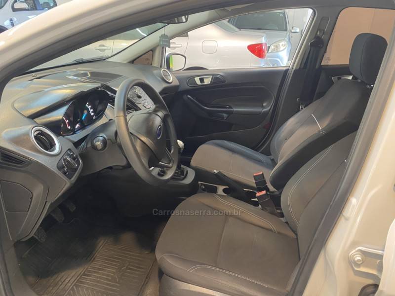 FORD - FIESTA 1.6 SE HATCH 16V FLEX 4P MANUAL - 2016/2017 - Branca - R$ 55.900,00