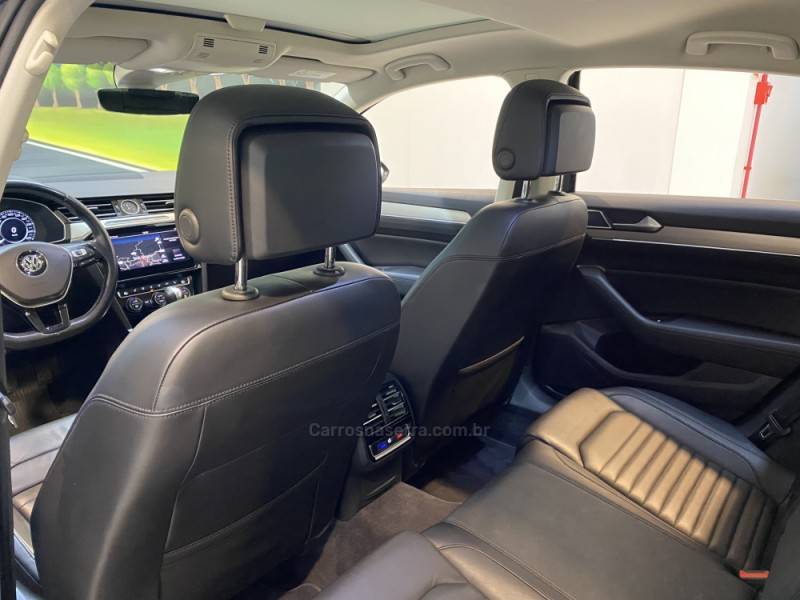 VOLKSWAGEN - PASSAT 2.0 TSI HIGLHINE GASOLINA 4P AUTOMATIZADO - 2018/2018 - Preta - R$ 154.900,00