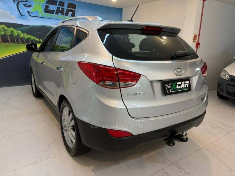 HYUNDAI - IX35 2.0 MPFI GLS 16V FLEX 4P AUTOMÁTICO - 2011/2012 - Prata - R$ 63.900,00