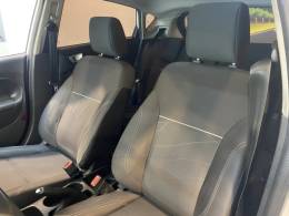 FORD - FIESTA 1.6 SE HATCH 16V FLEX 4P MANUAL - 2016/2017 - Branca - R$ 55.900,00