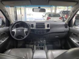 TOYOTA - HILUX 3.0 SR 4X4 CD 16V TURBO INTERCOOLER DIESEL 4P AUTOMÁTICO - 2011/2012 - Branca - R$ 119.900,00