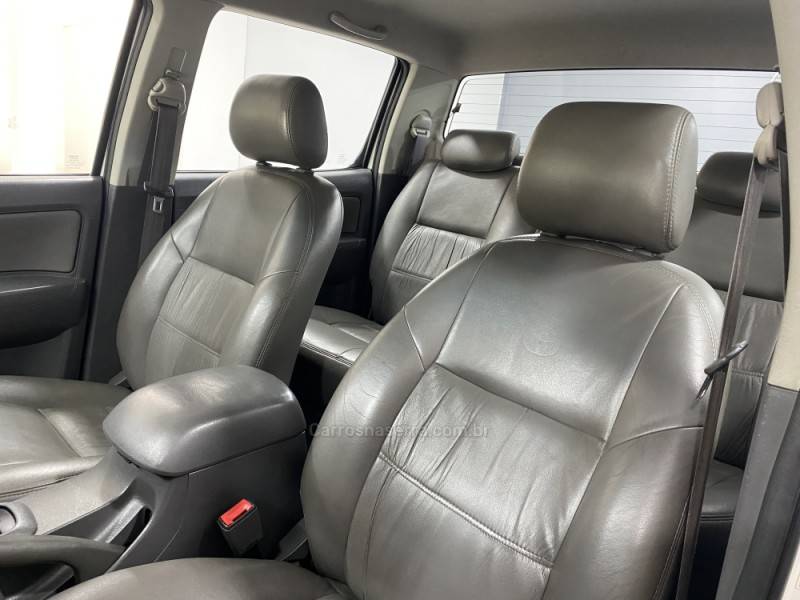 TOYOTA - HILUX 3.0 SRV 4X2 CD 16V TURBO INTERCOOLER DIESEL 4P MANUAL - 2011/2012 - Branca - R$ 119.900,00
