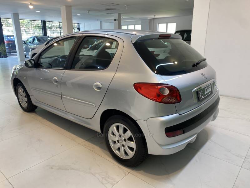 PEUGEOT - 207 1.4 XR SPORT 8V FLEX 4P MANUAL - 2009/2010 - Prata - R$ 23.900,00