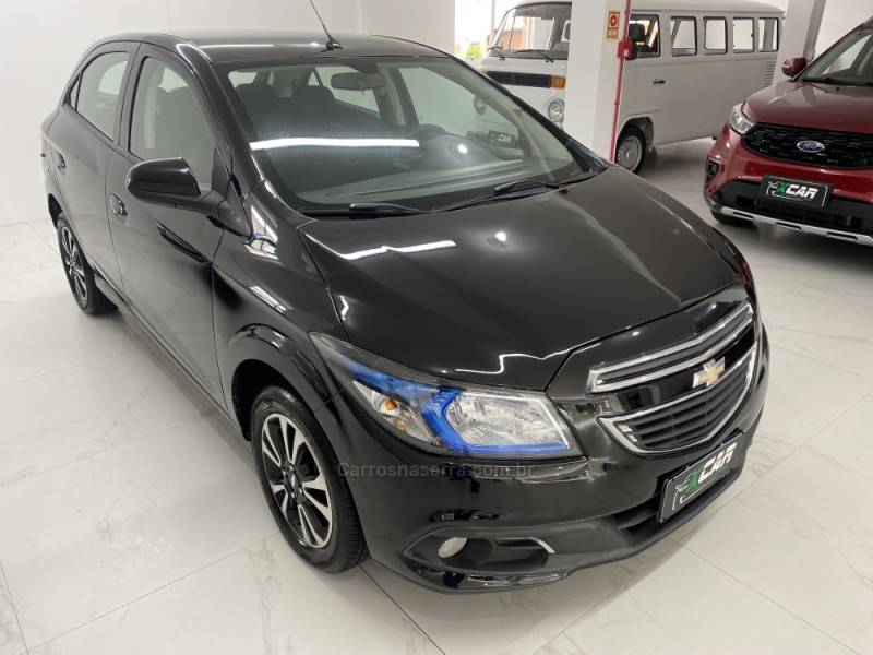 CHEVROLET - ONIX 1.4 MPFI LTZ 8V FLEX 4P MANUAL - 2014/2014 - Preta - R$ 53.900,00