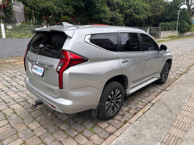 MITSUBISHI - PAJERO SPORT 2.4 HPE-S 4X4 DIESEL 4P AUTOMÁTICO - 2020/2021 - Prata - R$ 211.900,00