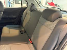 VOLKSWAGEN - GOL 1.0 MI 8V FLEX 4P MANUAL - 2011/2012 - Branca - R$ 33.900,00