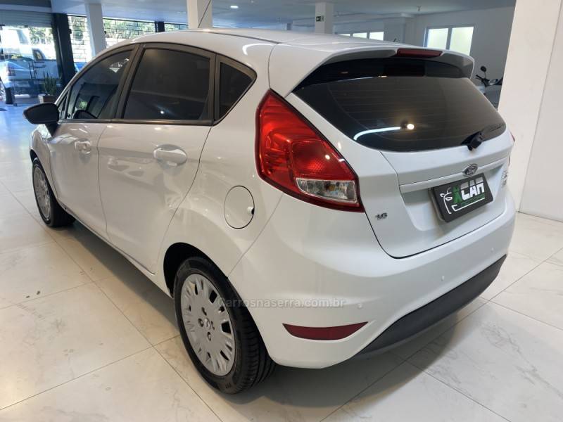 FORD - FIESTA 1.6 SE HATCH 16V FLEX 4P AUTOMÁTICO - 2016/2017 - Branca - R$ 52.900,00