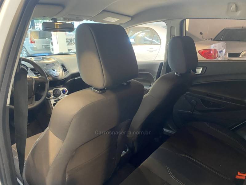 FORD - FIESTA 1.6 SE HATCH 16V FLEX 4P MANUAL - 2016/2017 - Branca - R$ 55.900,00
