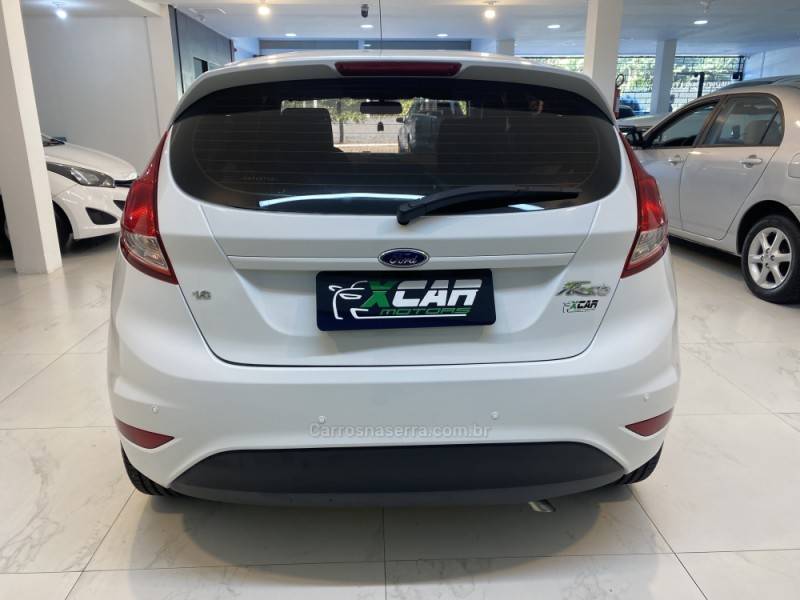 FORD - FIESTA 1.6 SE HATCH 16V FLEX 4P MANUAL - 2016/2017 - Branca - R$ 55.900,00