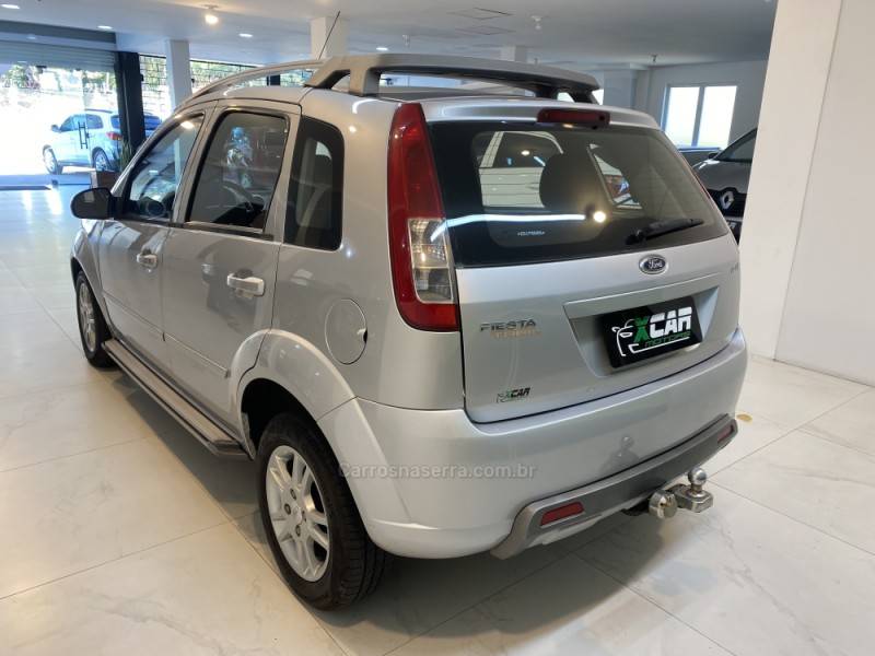 FORD - FIESTA 1.0 MPI TRAIL HATCH 8V FLEX 4P MANUAL - 2007/2008 - Prata - R$ 23.900,00