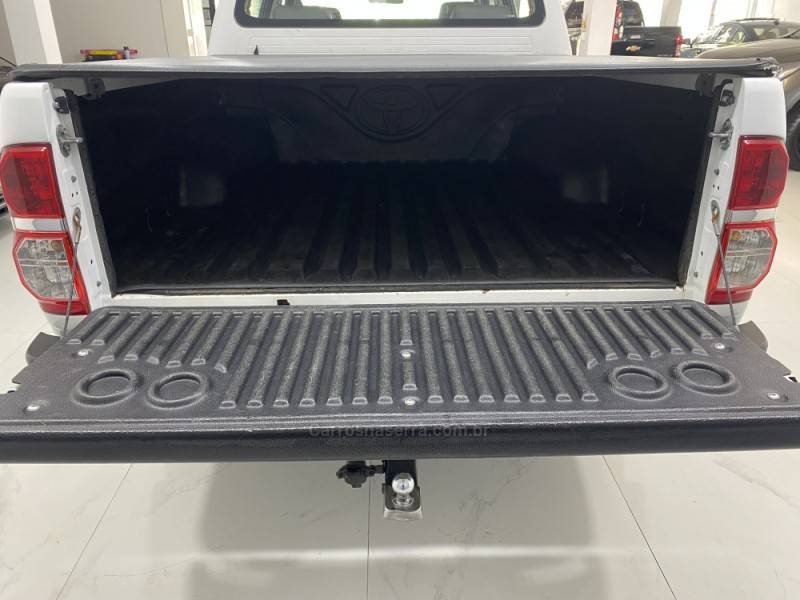 TOYOTA - HILUX 3.0 SRV 4X2 CD 16V TURBO INTERCOOLER DIESEL 4P MANUAL - 2011/2012 - Branca - R$ 119.900,00
