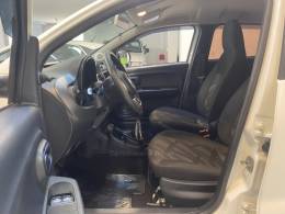 FIAT - MOBI 1.0 6V DRIVE FLEX MANUAL - 2017/2018 - Branca - R$ 44.900,00