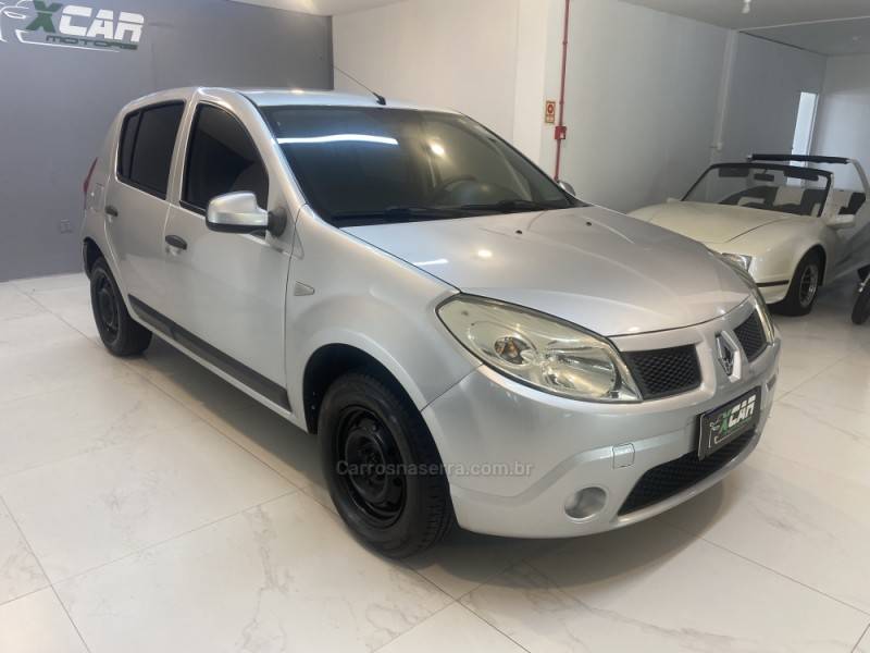 RENAULT - SANDERO 1.0 EXPRESSION 16V FLEX 4P MANUAL - 2011/2011 - Prata - R$ 29.900,00