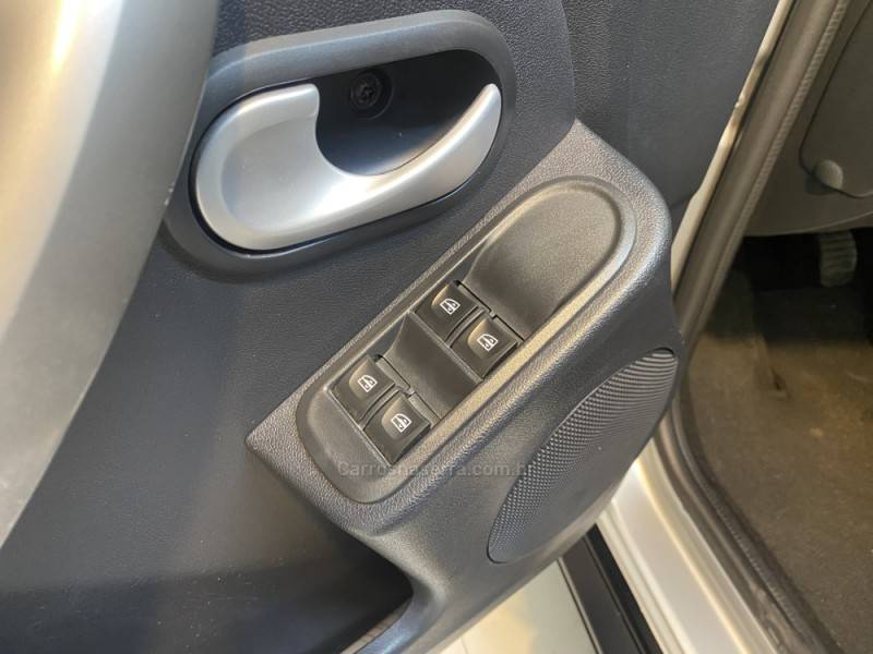 RENAULT - DUSTER 1.6 EXPRESSION 4X2 16V FLEX 4P MANUAL - 2019/2020 - Prata - R$ 74.900,00