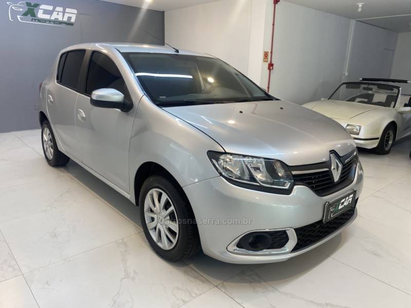 RENAULT - SANDERO 1.6 EXPRESSION 16V FLEX 4P MANUAL - 2015/2015 - Prata - R$ 43.900,00