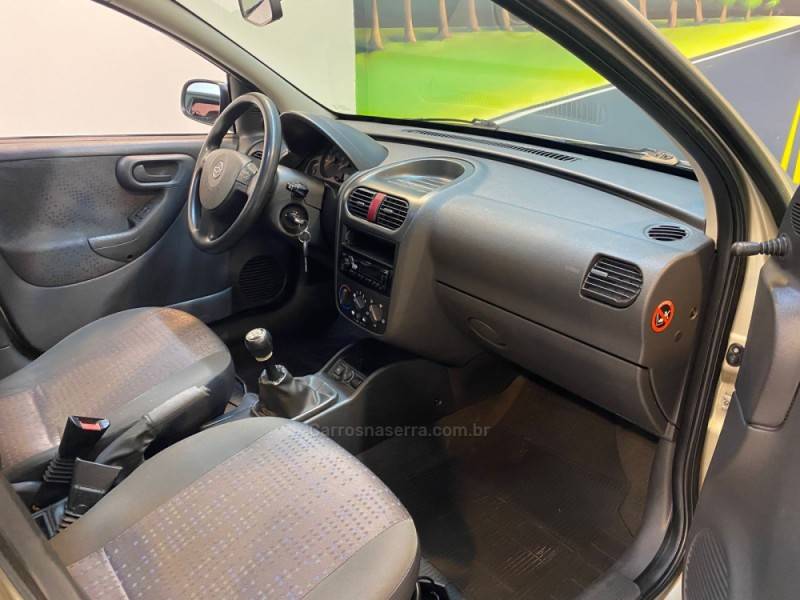 CHEVROLET - CORSA 1.4 MPFI MAXX 8V FLEX 4P MANUAL - 2012/2012 - Bege - R$ 37.900,00