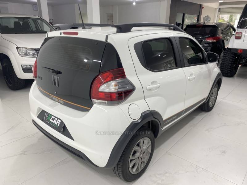 FIAT - MOBI 1.0 TREKKING 8V FLEX 4P MANUAL - 2024/2024 - Branca - R$ 69.900,00