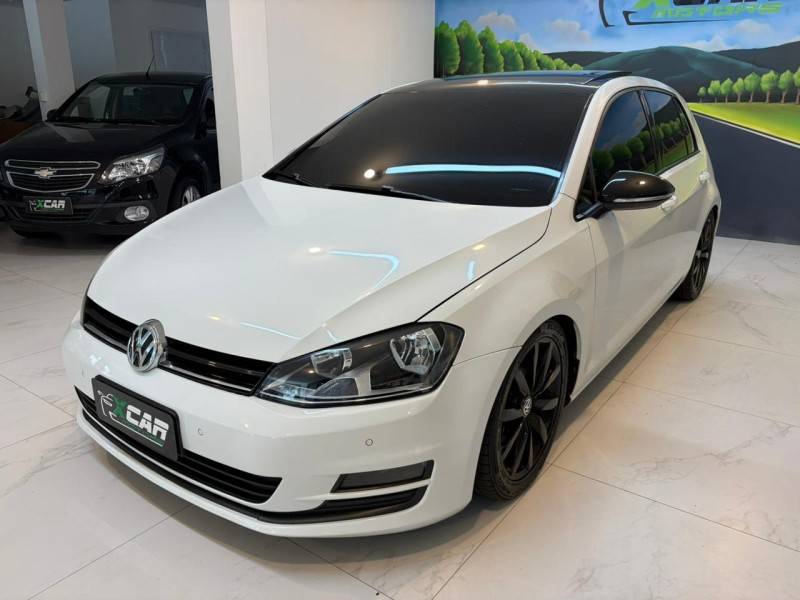 VOLKSWAGEN - GOLF 1.4 TSI COMFORTLINE 16V GASOLINA 4P AUTOMÁTICO - 2015/2015 - Branca - R$ 78.900,00