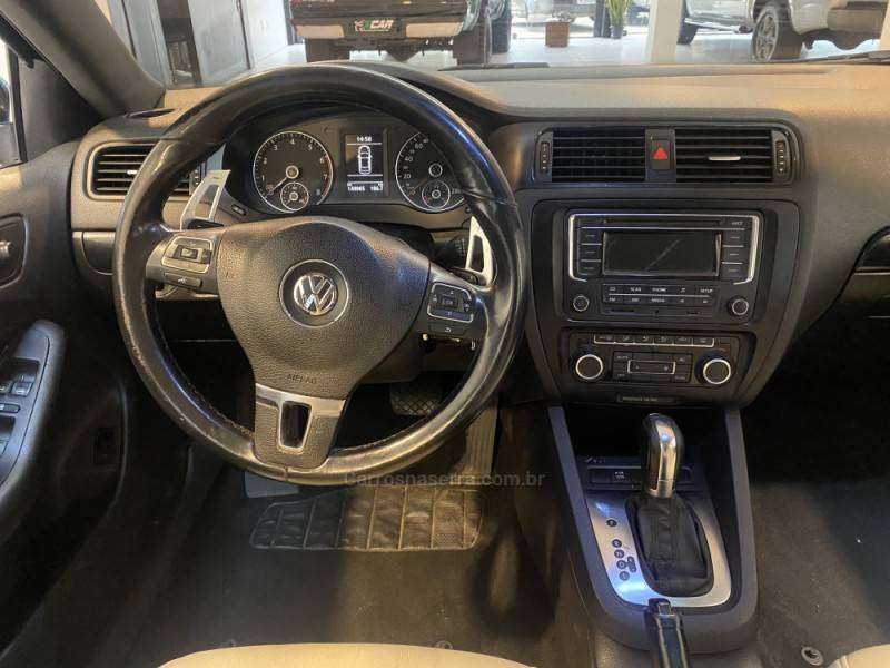 VOLKSWAGEN - JETTA 2.0 COMFORTLINE FLEX 4P TIPTRONIC - 2011/2012 - Preta - R$ 59.900,00