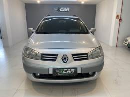 RENAULT - MÉGANE 1.6 DYNAMIQUE GRAND TOUR 16V FLEX 4P MANUAL - 2011/2012 - Prata - R$ 36.900,00