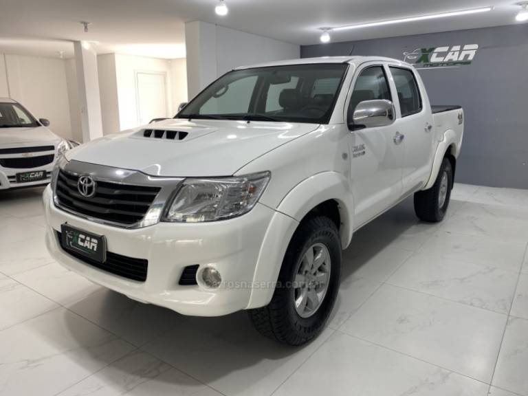 TOYOTA - HILUX 3.0 SRV 4X2 CD 16V TURBO INTERCOOLER DIESEL 4P MANUAL - 2011/2012 - Branca - R$ 119.900,00