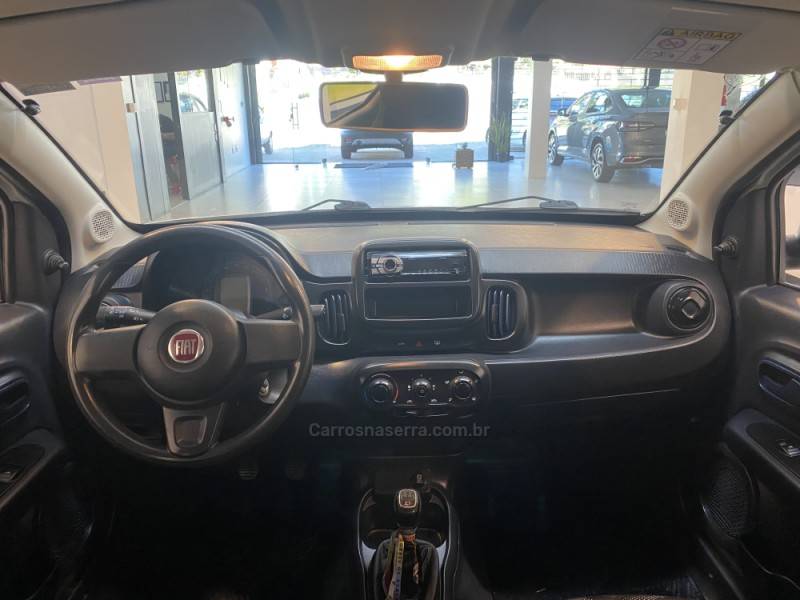 FIAT - MOBI 1.0 6V DRIVE FLEX MANUAL - 2017/2018 - Branca - R$ 44.900,00
