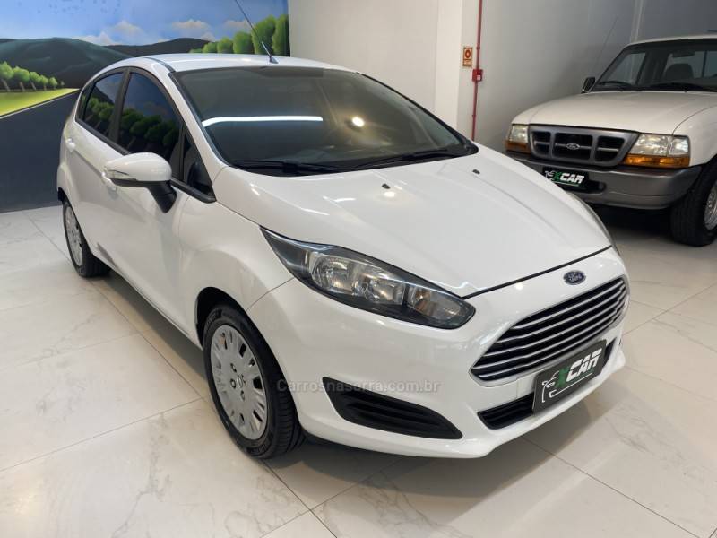 FORD - FIESTA 1.6 SE HATCH 16V FLEX 4P MANUAL - 2016/2017 - Branca - R$ 55.900,00
