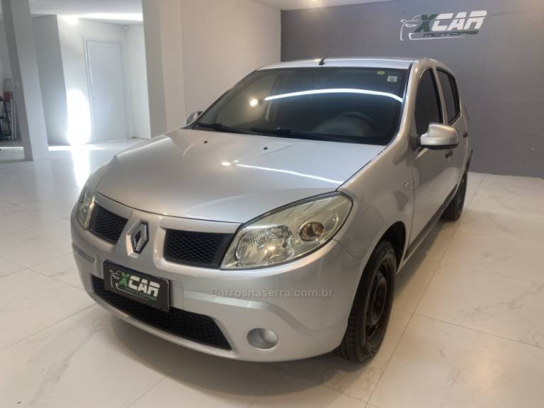 RENAULT - SANDERO 1.0 EXPRESSION 16V FLEX 4P MANUAL - 2011/2011 - Prata - R$ 30.900,00