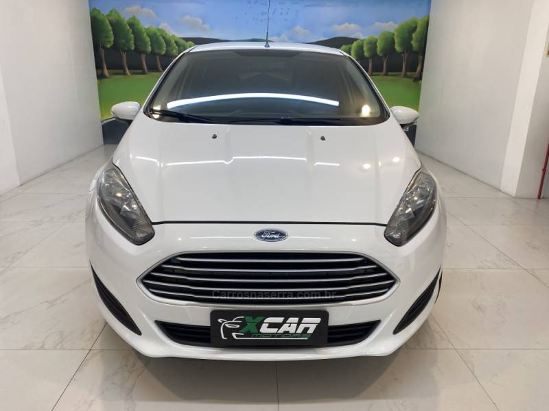 FORD - FIESTA 1.6 SE HATCH 16V FLEX 4P MANUAL - 2016/2017 - Branca - R$ 55.900,00