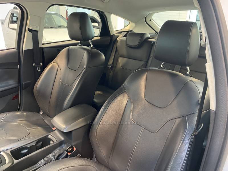 FORD - FOCUS 2.0 SE PLUS 16V FLEX 4P AUTOMÁTICO - 2015/2016 - Branca - R$ 64.900,00