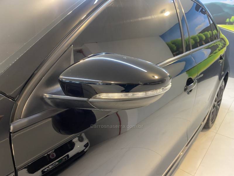VOLKSWAGEN - JETTA 2.0 COMFORTLINE FLEX 4P TIPTRONIC - 2011/2012 - Preta - R$ 59.900,00