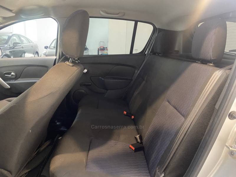 RENAULT - SANDERO 1.6 EXPRESSION 16V FLEX 4P MANUAL - 2015/2015 - Prata - R$ 43.900,00