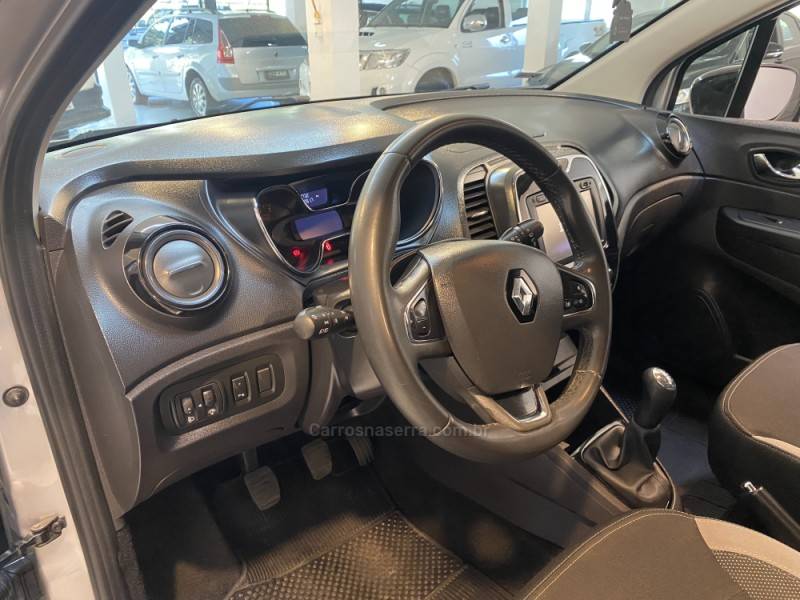 RENAULT - CAPTUR 1.6 16V SCE FLEX ZEN MANUAL - 2019/2019 - Prata - R$ 74.900,00
