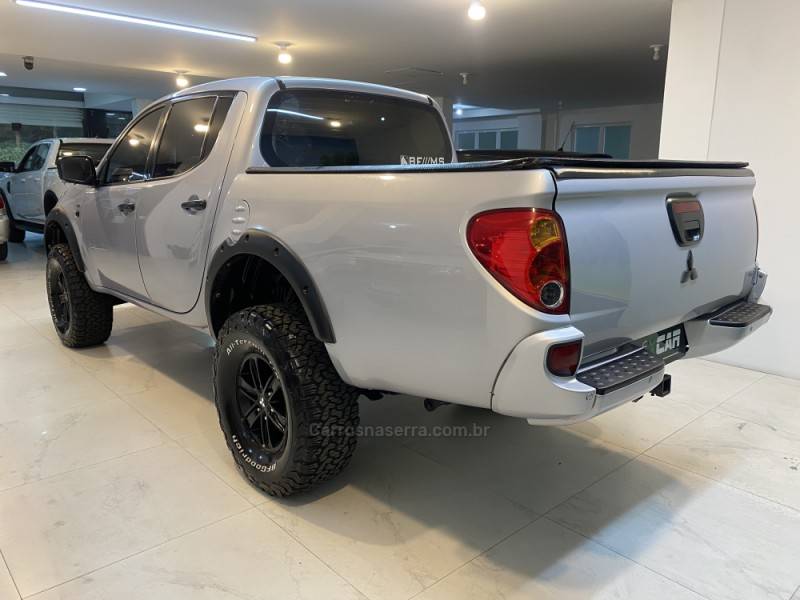 MITSUBISHI - L200 TRITON 3.2 GL 4X4 CD 16V TURBO INTERCOLER DIESEL 4P MANUAL - 2012/2013 - Prata - R$ 107.900,00