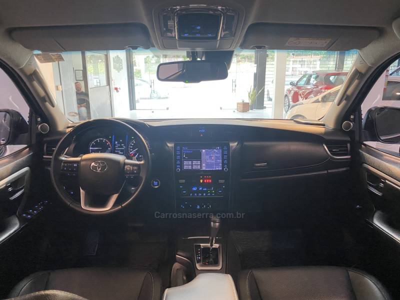 TOYOTA - HILUX SW4 2.8 SRX 4X4 16V TURBO INTERCOOLER DIESEL 4P AUTOMÁTICO - 2021/2021 - Preta - R$ 289.900,00