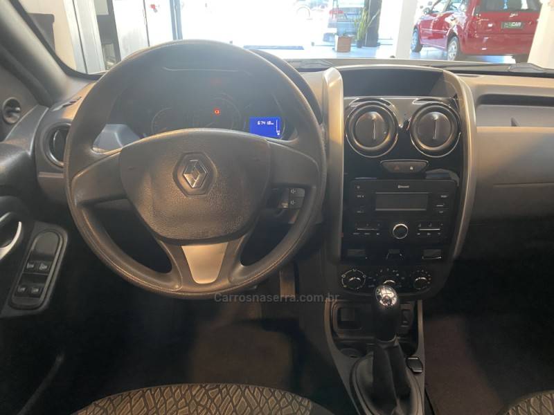RENAULT - DUSTER 1.6 EXPRESSION 4X2 16V FLEX 4P MANUAL - 2019/2020 - Prata - R$ 74.900,00