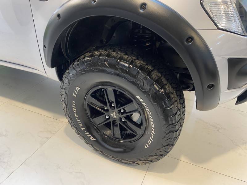 MITSUBISHI - L200 TRITON 3.2 GL 4X4 CD 16V TURBO INTERCOLER DIESEL 4P MANUAL - 2012/2013 - Prata - R$ 107.900,00