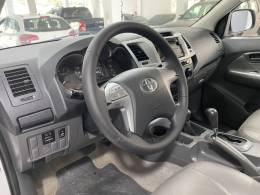 TOYOTA - HILUX 3.0 SR 4X4 CD 16V TURBO INTERCOOLER DIESEL 4P AUTOMÁTICO - 2011/2012 - Branca - R$ 119.900,00