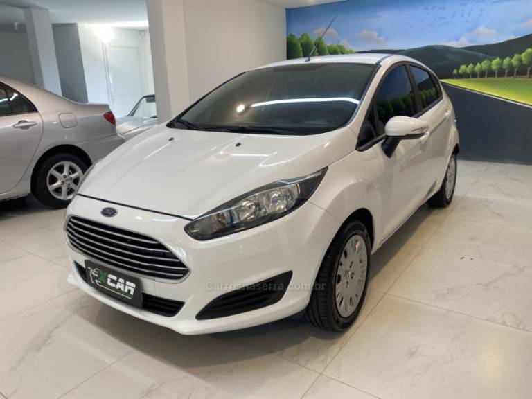 FORD - FIESTA 1.6 SE HATCH 16V FLEX 4P MANUAL - 2016/2017 - Branca - R$ 55.900,00