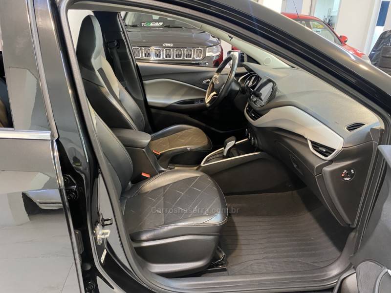 CHEVROLET - ONIX 1.0PREMIER PLUS 12V TURBO FLEX 4P AUTOMÁTICO - 2020/2020 - Preta - R$ 75.900,00