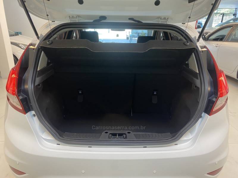 FORD - FIESTA 1.6 SE HATCH 16V FLEX 4P MANUAL - 2016/2017 - Branca - R$ 55.900,00