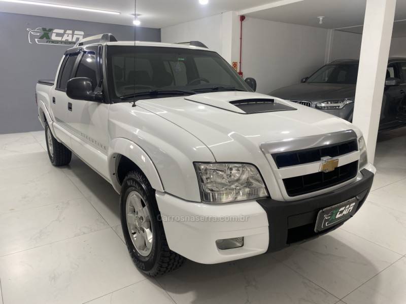CHEVROLET - S10 2.4 MPFI EXECUTIVE 4X2 CD 8V FLEX 4P MANUAL - 2011/2011 - Branca - R$ 68.900,00