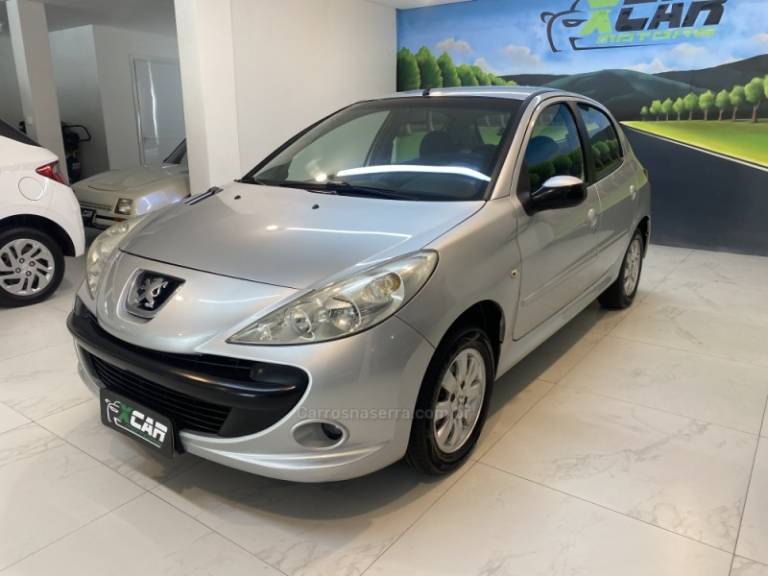 PEUGEOT - 207 1.4 XR SPORT 8V FLEX 4P MANUAL - 2009/2010 - Prata - R$ 23.900,00