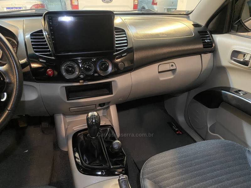 MITSUBISHI - L200 TRITON 3.2 GL 4X4 CD 16V TURBO INTERCOLER DIESEL 4P MANUAL - 2012/2013 - Prata - R$ 107.900,00