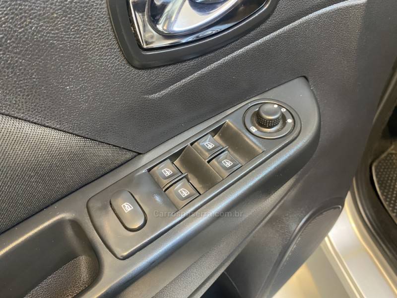 RENAULT - CAPTUR 1.6 16V SCE FLEX ZEN MANUAL - 2019/2019 - Prata - R$ 71.900,00