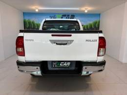 TOYOTA - HILUX 2.8 SR 4X4 CD 16V DIESEL 4P AUTOMÁTICO - 2023/2024 - Branca - R$ 235.900,00