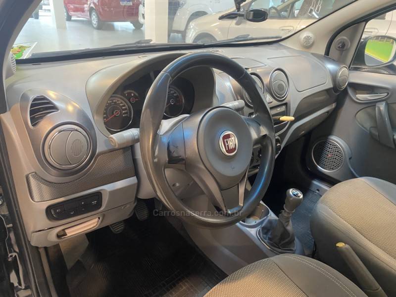 FIAT - PALIO 1.6 MPI ESSENCE 16V FLEX 4P MANUAL - 2013/2013 - Preta - R$ 35.900,00