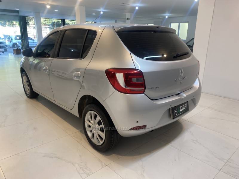 RENAULT - SANDERO 1.6 EXPRESSION 16V FLEX 4P MANUAL - 2015/2015 - Prata - R$ 43.900,00