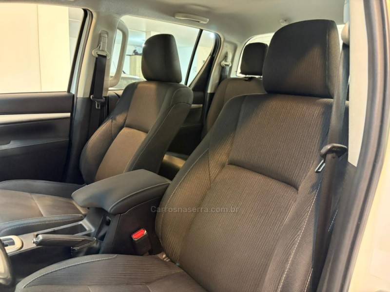 TOYOTA - HILUX 2.8 SR 4X4 CD 16V DIESEL 4P AUTOMÁTICO - 2023/2024 - Branca - R$ 235.900,00