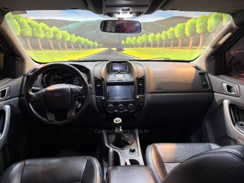 FORD - RANGER 2.2 XLS 4X4 CD 16V DIESEL 4P AUTOMÁTICO - 2014/2014 - Prata - R$ 104.900,00